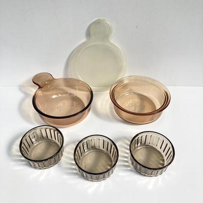 LOT 173: Vintage Bakeware - Corning Ware, Pyrex, Pampered Chef, Glassbake and More