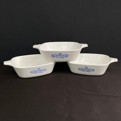 LOT 174: Classic Vintage Corning Ware Blue Cornflower Cookware