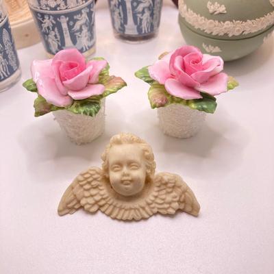 LOT 67: Collection of Home Decor - Gold Tone Vase, Sabin Crest-O-Gold 22K Souvenir New York, NY Plate, Leaning Tower of Pisa Candlestick...