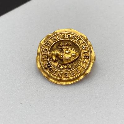 LOT 71: Antique Gold Personalized Warren & Co New York Trenton High School 1914 Class Pin - 14K 2.2 gtw