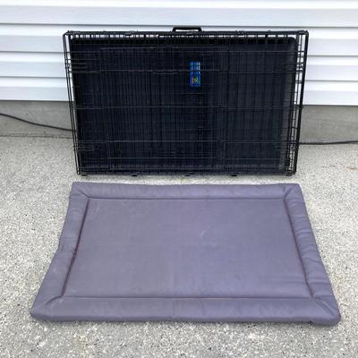 LOT 78: Top Paw Folding Double Door Dog Crate with Frisco Durable Bed & Crate Pet Mat