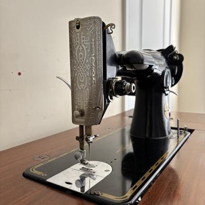 LOT 88: Vintage Singer Sewing Machine in Cabinet