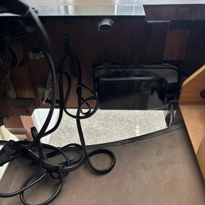 LOT 88: Vintage Singer Sewing Machine in Cabinet