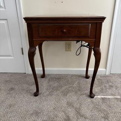 LOT 88: Vintage Singer Sewing Machine in Cabinet
