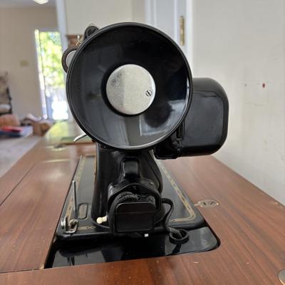 LOT 88: Vintage Singer Sewing Machine in Cabinet