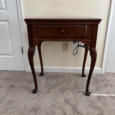 LOT 88: Vintage Singer Sewing Machine in Cabinet