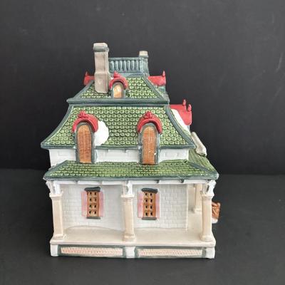 LOT 96: Holiday Village Collection: Lemax Hackensack First National Bank, Rex & Lee Post Office, Dept 56 Johnsons Grocery, House of...