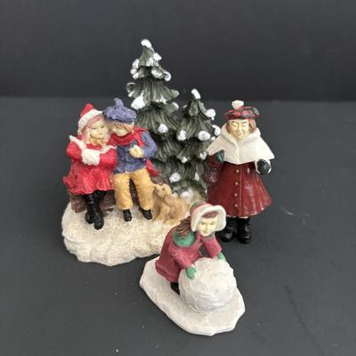 LOT 96: Holiday Village Collection: Lemax Hackensack First National Bank, Rex & Lee Post Office, Dept 56 Johnsons Grocery, House of...