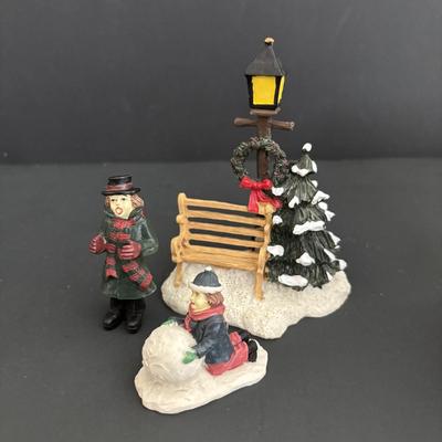 LOT 96: Holiday Village Collection: Lemax Hackensack First National Bank, Rex & Lee Post Office, Dept 56 Johnsons Grocery, House of...