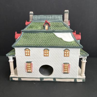 LOT 96: Holiday Village Collection: Lemax Hackensack First National Bank, Rex & Lee Post Office, Dept 56 Johnsons Grocery, House of...