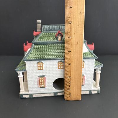 LOT 96: Holiday Village Collection: Lemax Hackensack First National Bank, Rex & Lee Post Office, Dept 56 Johnsons Grocery, House of...