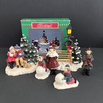 LOT 96: Holiday Village Collection: Lemax Hackensack First National Bank, Rex & Lee Post Office, Dept 56 Johnsons Grocery, House of...