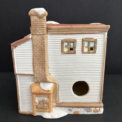LOT 96: Holiday Village Collection: Lemax Hackensack First National Bank, Rex & Lee Post Office, Dept 56 Johnsons Grocery, House of...