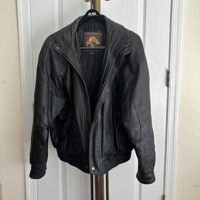 LOT 97: World Alliance Leather Coat, sz M