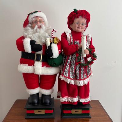 LOT 103: Animated Mr & Mrs Claus Figures 24"
