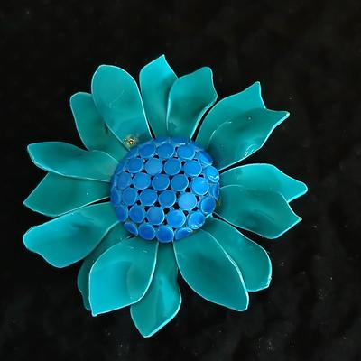 1960's Large enamel brooch pin with matching clip-on earrings