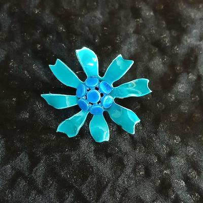 1960's Large enamel brooch pin with matching clip-on earrings