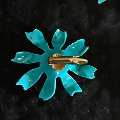 1960's Large enamel brooch pin with matching clip-on earrings