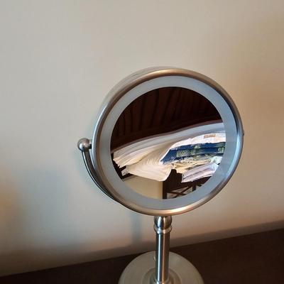 Lighted Vanity Mirror/Magnifier & Professional Hair Care Items (UGB1-JS)