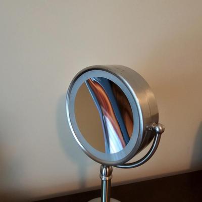Lighted Vanity Mirror/Magnifier & Professional Hair Care Items (UGB1-JS)