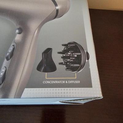 Lighted Vanity Mirror/Magnifier & Professional Hair Care Items (UGB1-JS)