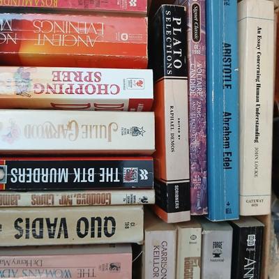 Box full of Paperback books - Robin Cook - Ann Rule - John Sandford and other fantastic authors