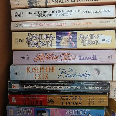 Box full of Paperback books - Robin Cook - Ann Rule - John Sandford and other fantastic authors