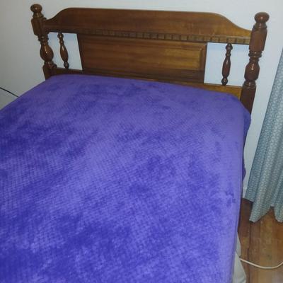 Twin sized bed nice wooden headboard bed with bedding and excellent older mattress and Boxsprings