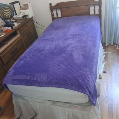 Twin sized bed nice wooden headboard bed with bedding and excellent older mattress and Boxsprings