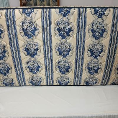 Twin sized bed nice wooden headboard bed with bedding and excellent older mattress and Boxsprings