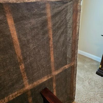 Broyhill Wooden Queen Bed & Bedding (UGB1-JS)