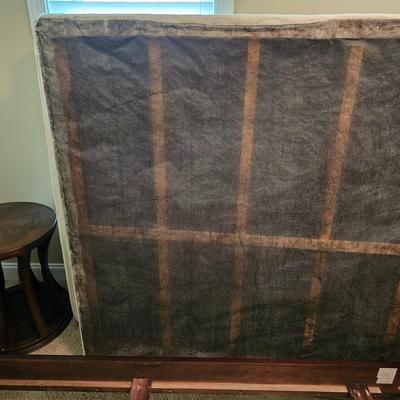 Broyhill Wooden Queen Bed & Bedding (UGB1-JS)