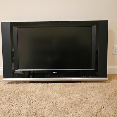 LG 37" LED LCD TV w/Speakers, Remote & Manual (UGB3-JS)