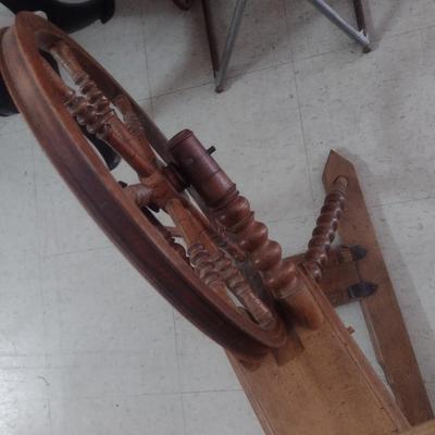 Antique Wood Thread Spinning Wheel