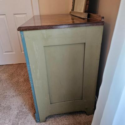 Vintage Hand-Painted Three Drawer Dresser w/Mirror. (UGB2-JS)