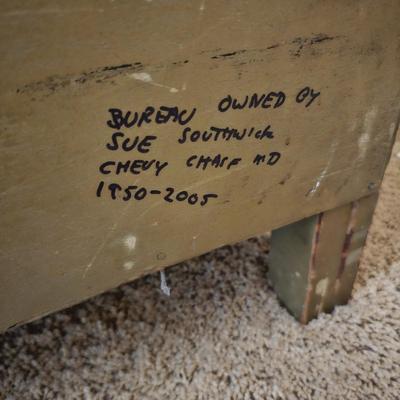 Vintage Hand-Painted Three Drawer Dresser w/Mirror. (UGB2-JS)