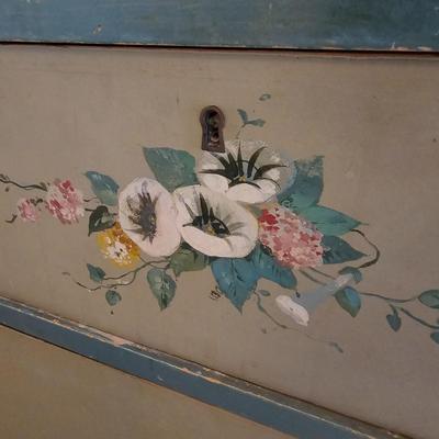 Vintage Hand-Painted Three Drawer Dresser w/Mirror. (UGB2-JS)