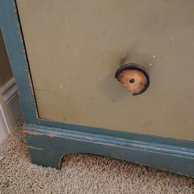 Vintage Hand-Painted Three Drawer Dresser w/Mirror. (UGB2-JS)