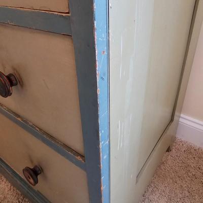 Vintage Hand-Painted Three Drawer Dresser w/Mirror. (UGB2-JS)