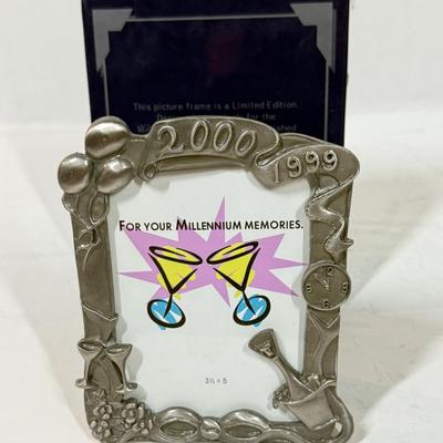 Sale Photo Thumbnail #327: 3.5" x 6" photo frame in new condition.