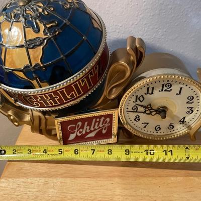 Vintage Schlitz lighted globe clock