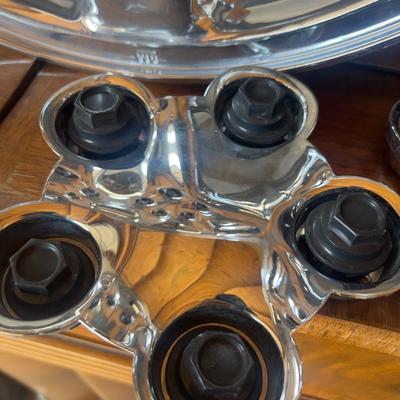 Sale Photo Thumbnail #660: CHEVY CAMARO 1997-2001 16 WHEEL RIM GM 16X8J 9592604

Wheels are in excellent condition pair with 4- oem center caps.