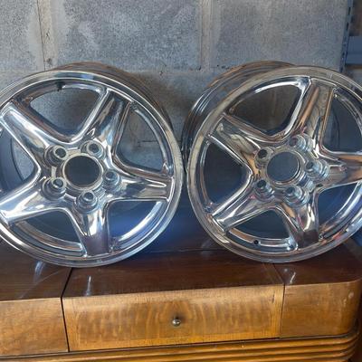 Sale Photo Thumbnail #662: CHEVY CAMARO 1997-2001 16 WHEEL RIM GM 16X8J 9592604

Wheels are in excellent condition pair with 4- oem center caps.