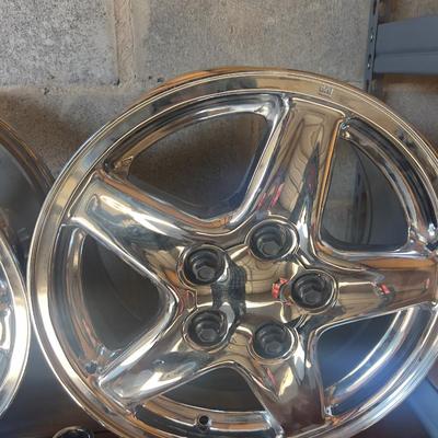 Sale Photo Thumbnail #657: CHEVY CAMARO 1997-2001 16 WHEEL RIM GM 16X8J 9592604

Wheels are in excellent condition pair with 4- oem center caps.