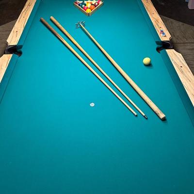BEAUTIFUL CUSTOM MADE WORMY MAPLE SLATE POOL TABLE IN EXCELLENT CONDITION