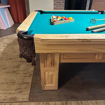 BEAUTIFUL CUSTOM MADE WORMY MAPLE SLATE POOL TABLE IN EXCELLENT CONDITION