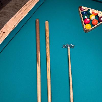 BEAUTIFUL CUSTOM MADE WORMY MAPLE SLATE POOL TABLE IN EXCELLENT CONDITION