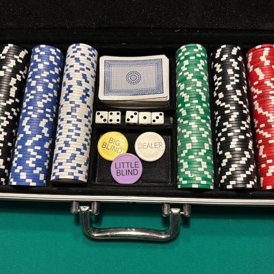 DELUXE POKER GAME SET