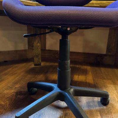 GAMING COMPUTER W/WIN 10, GAMING CHAIR, GEAR HEAD SPEAKERS, MOUSE AND KEYBOARD