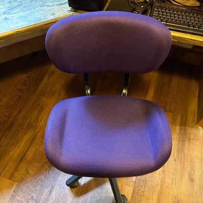 GAMING COMPUTER W/WIN 10, GAMING CHAIR, GEAR HEAD SPEAKERS, MOUSE AND KEYBOARD